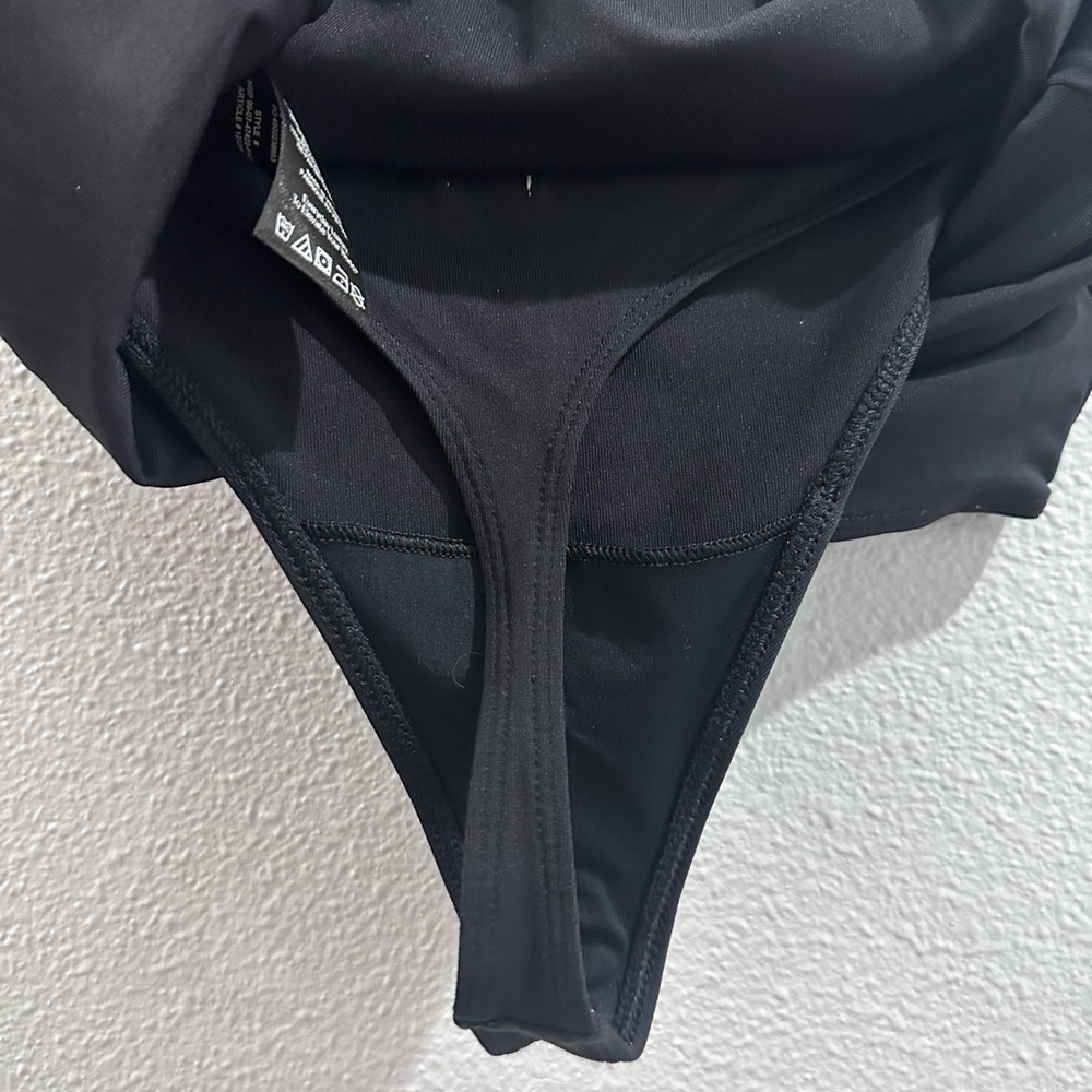 Aritzia Contour Enrich Skirt - Picture 5 of 5